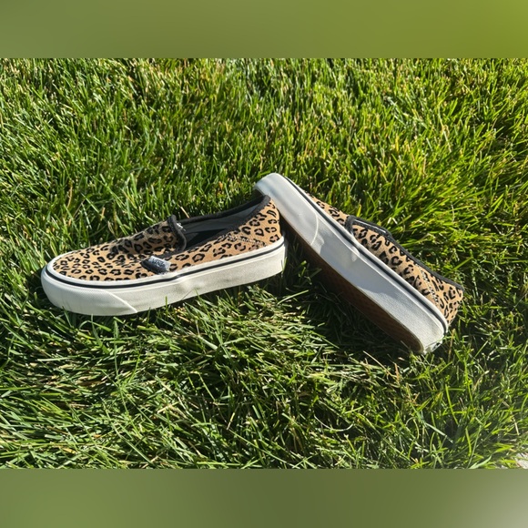 Girls size 5 Cheetah cushionaire VANS - Picture 2 of 9
